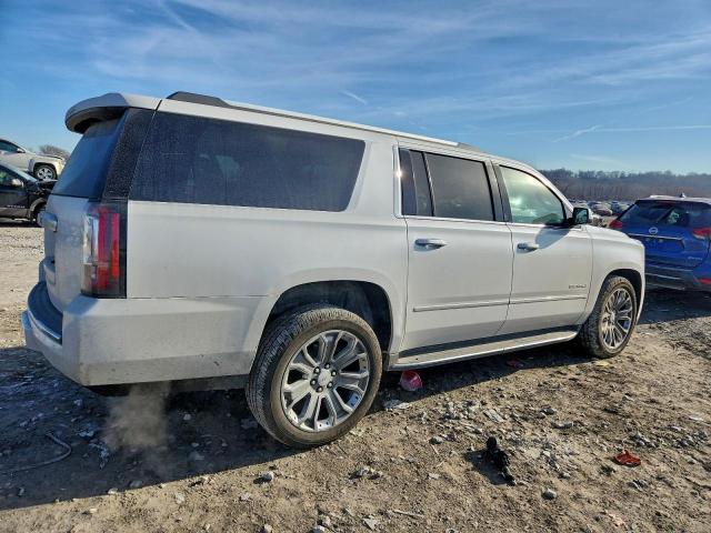 GMC Yukon Denali Image 2