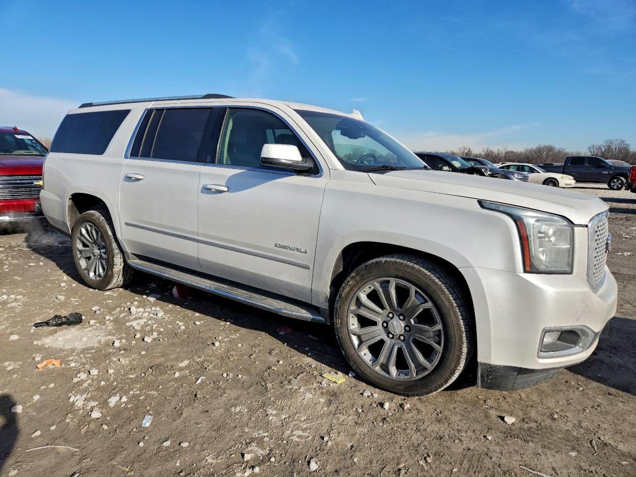 GMC Yukon Denali Image 5