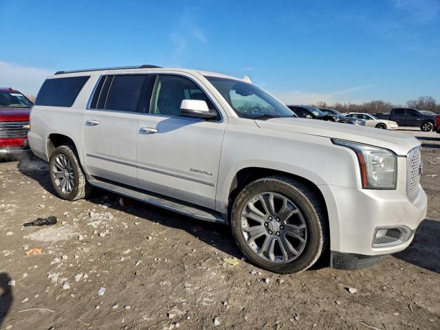 GMC Yukon Denali Image 5