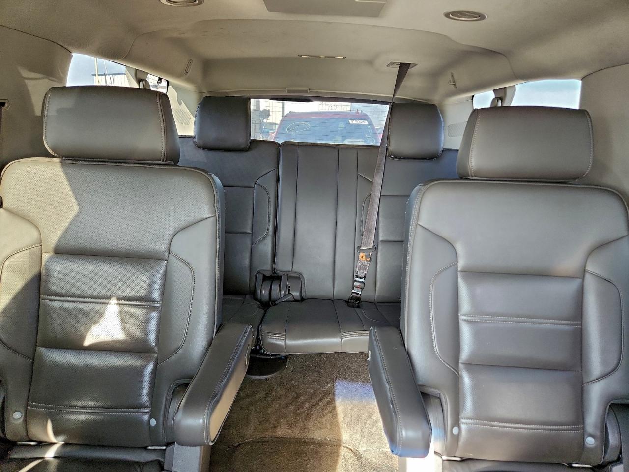 GMC Yukon Denali Image 10