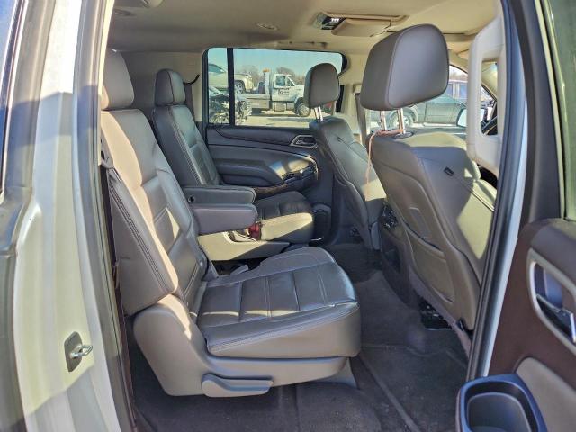 GMC Yukon Denali Image 13