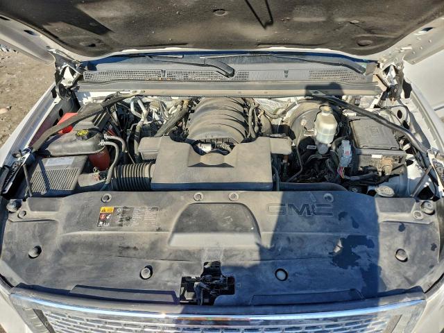 GMC Yukon Denali Image 8