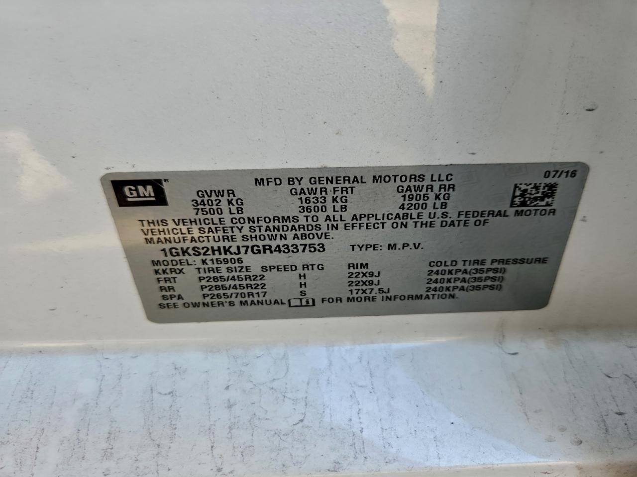 GMC Yukon Denali Image 9