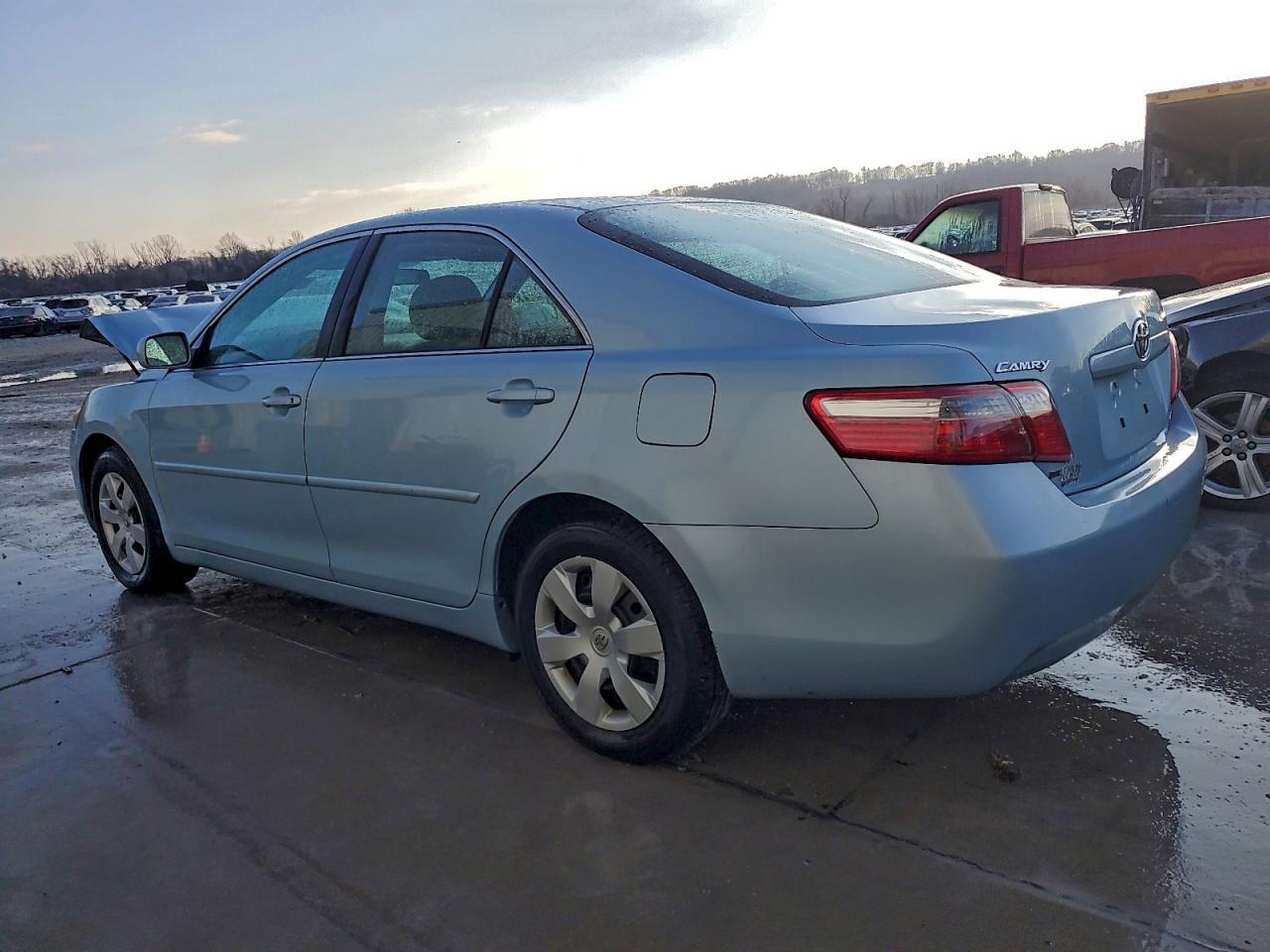 Toyota Camry Ce Image 2