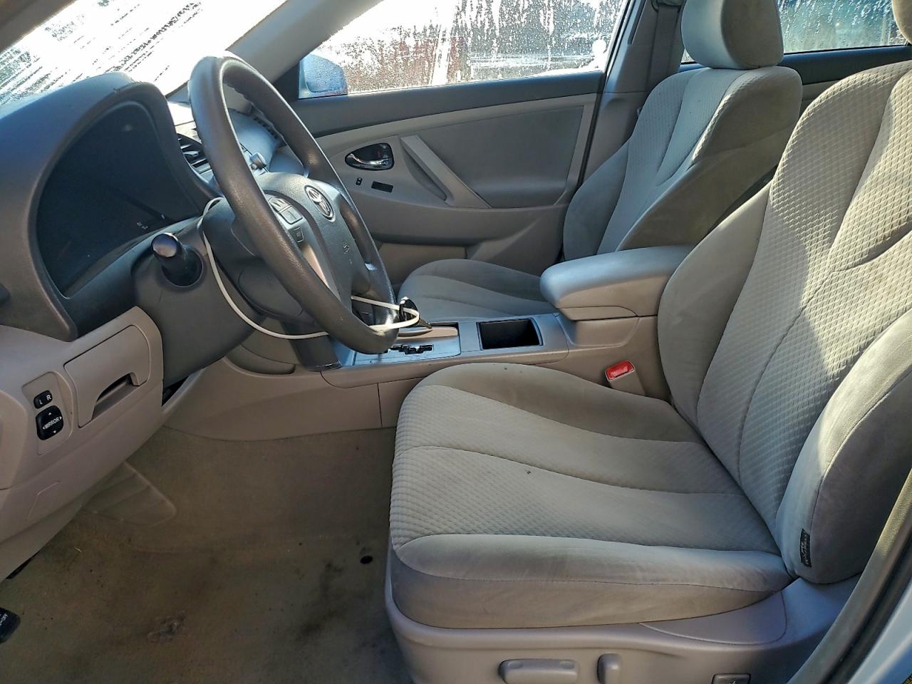 Toyota Camry Ce Image 7