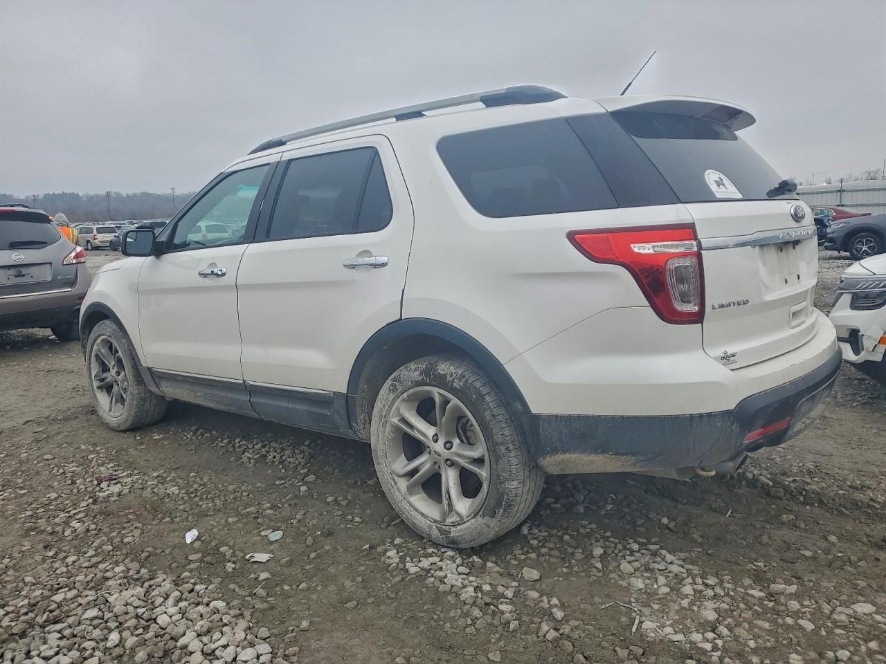 Ford Explorer Limited Image 3