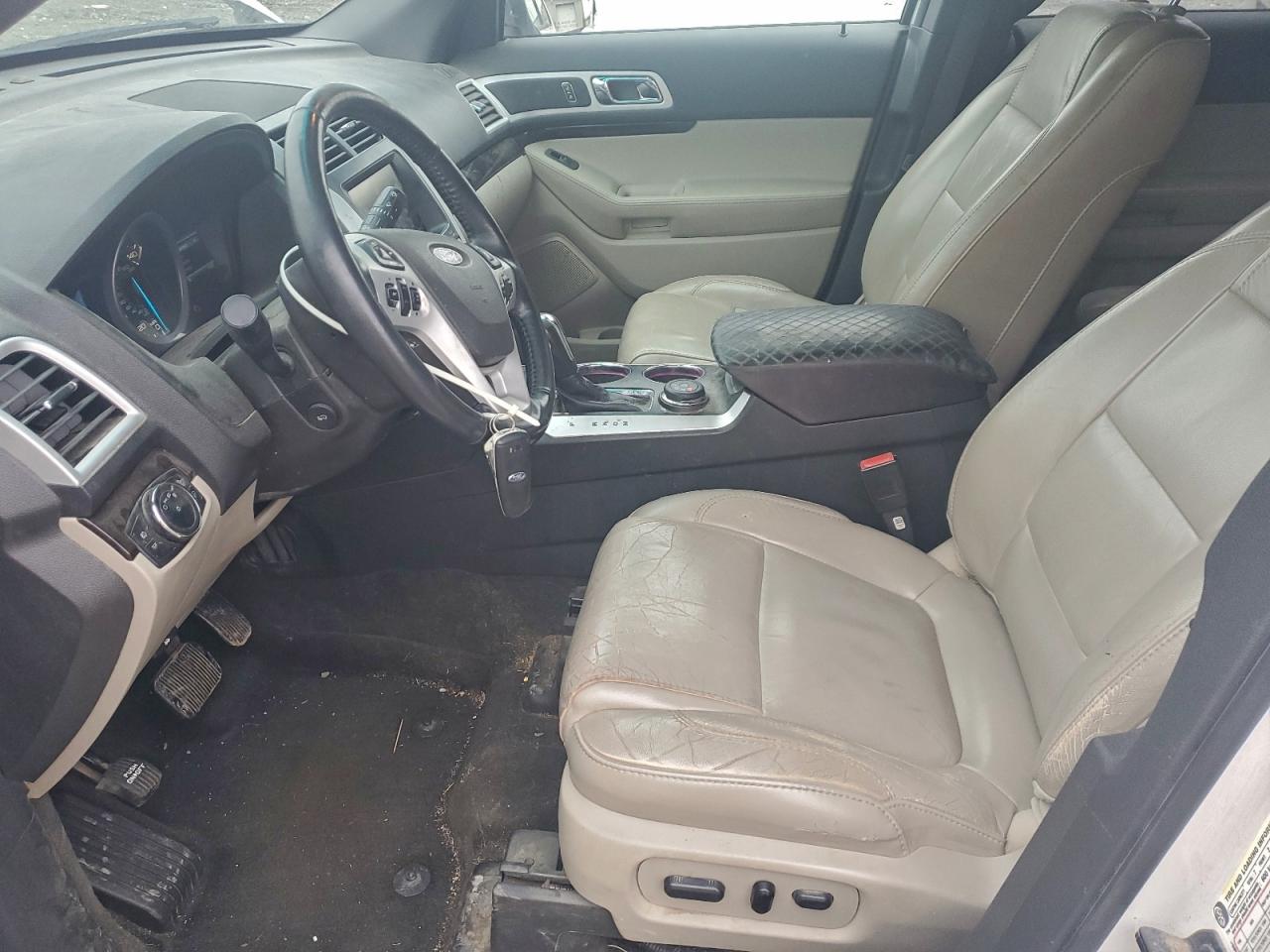 Ford Explorer Limited Image 4