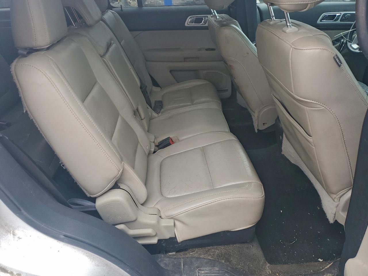 Ford Explorer Limited Image 9