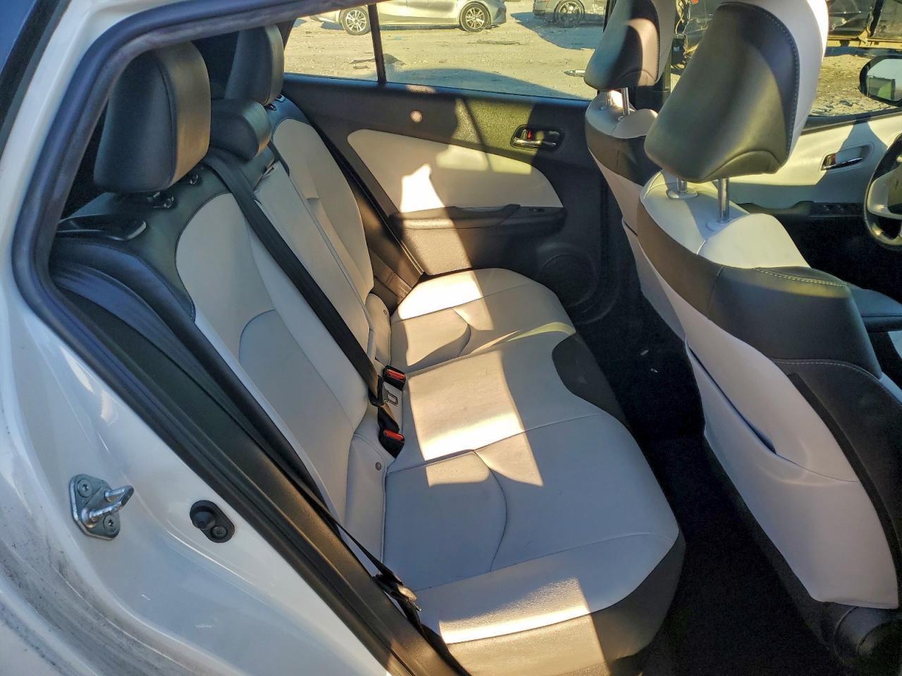 Toyota Prius Image 11