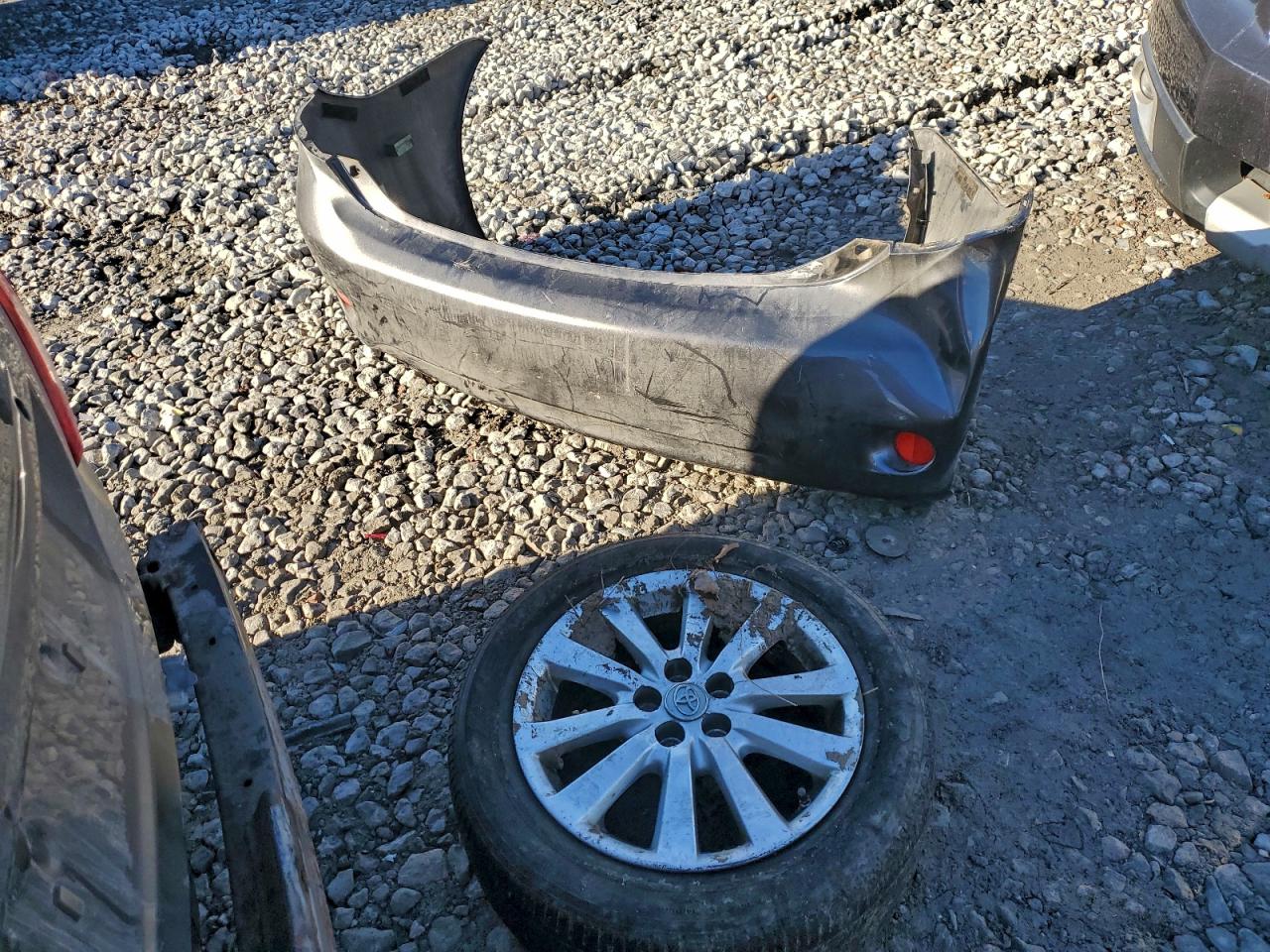 Toyota Corolla Base Image 13