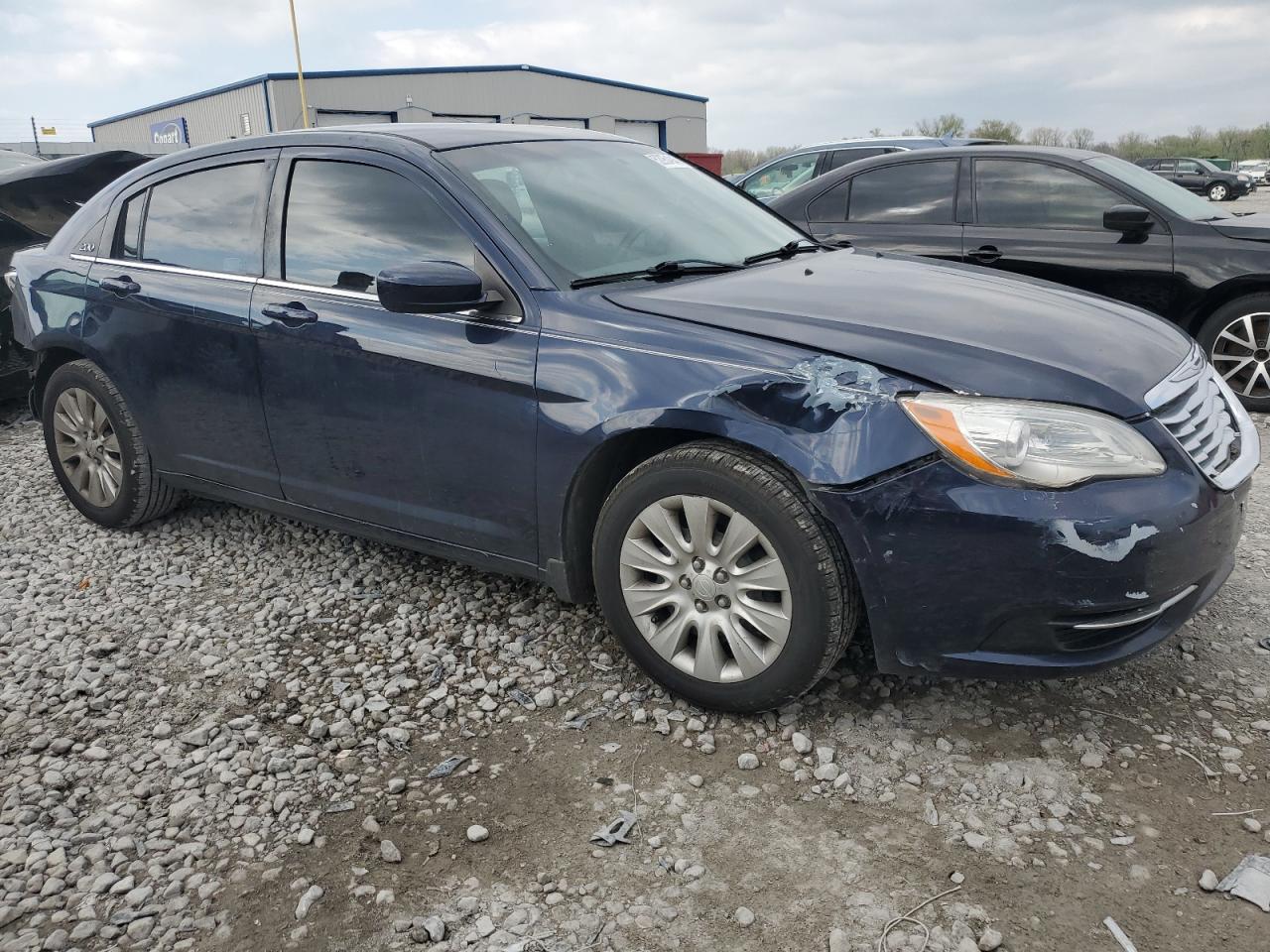 Chrysler 200 Lx Image 4