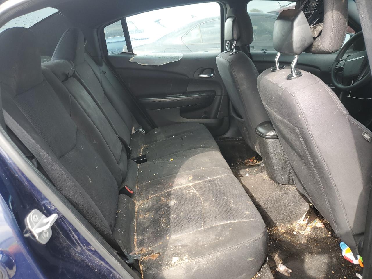 Chrysler 200 Lx Image 12