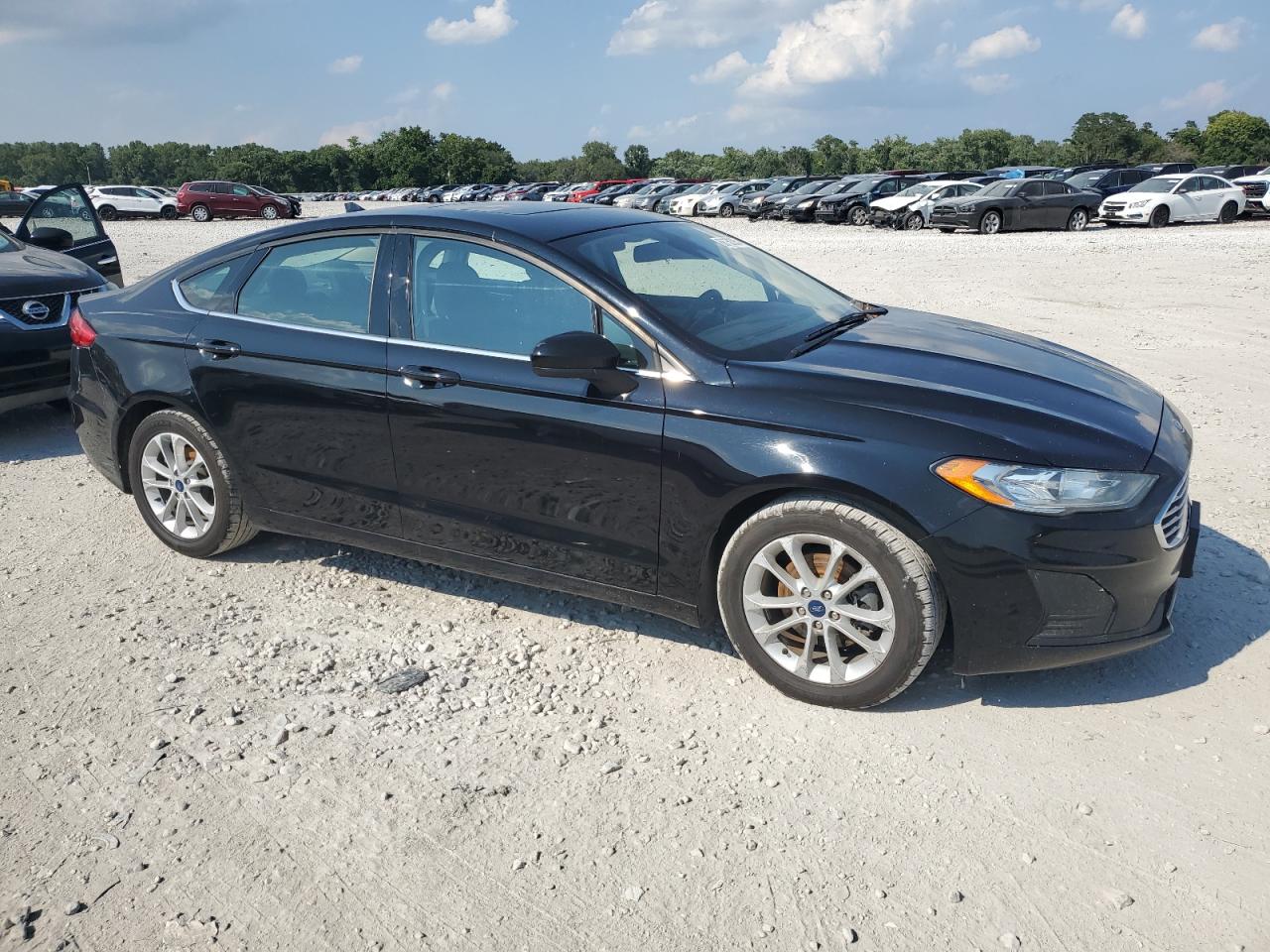 Ford Fusion Se Image 2