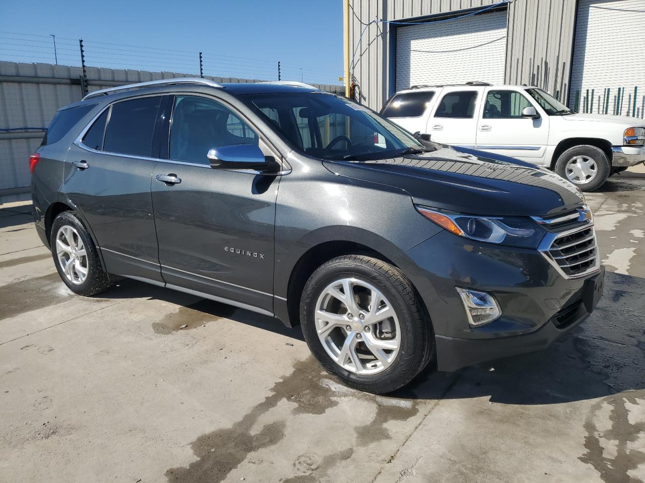 Chevrolet Equinox Premier Image 6
