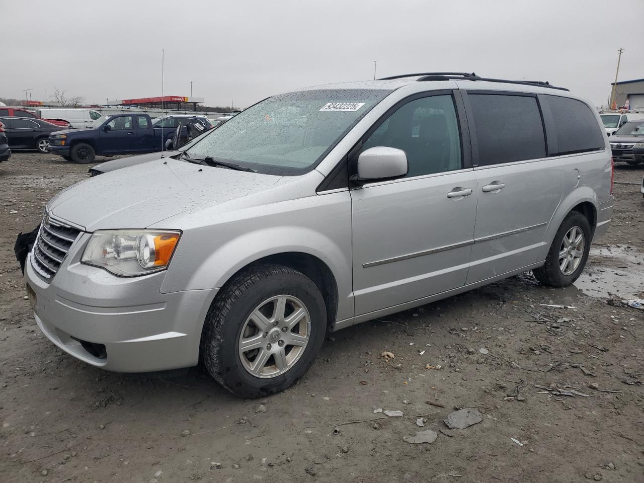 Chrysler Minivan Touring Image 1