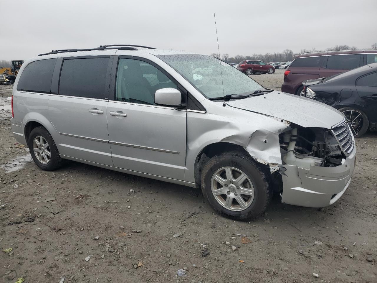 Chrysler Minivan Touring Image 4