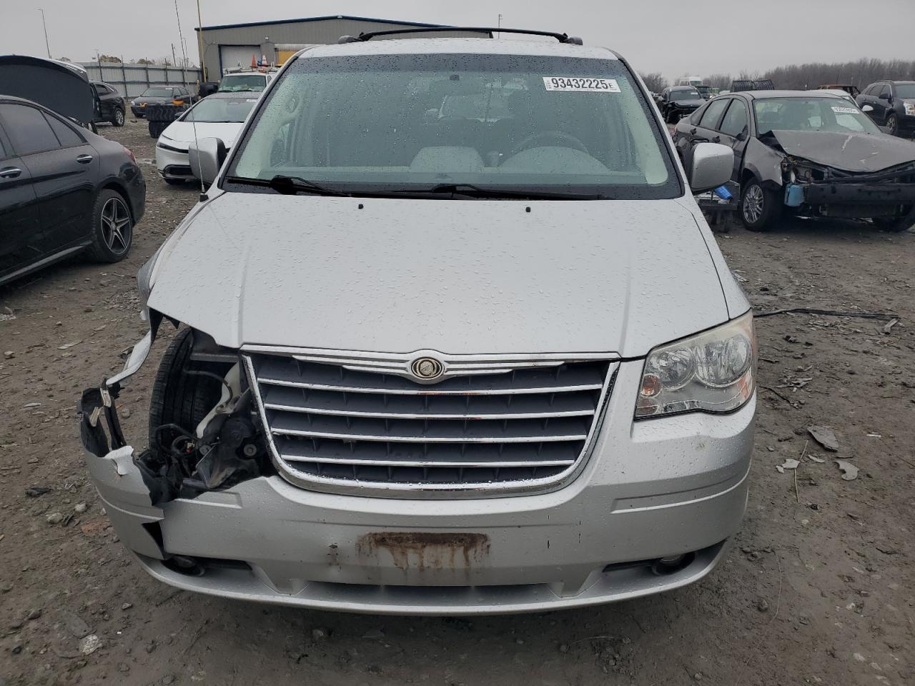 Chrysler Minivan Touring Image 6