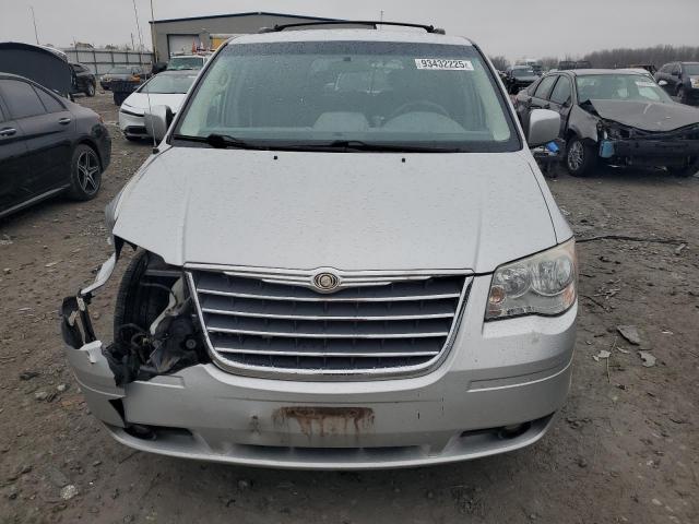 Chrysler Minivan Touring Image 6