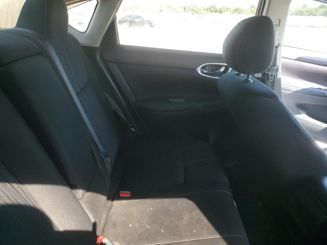 Nissan Sentra S Image 10