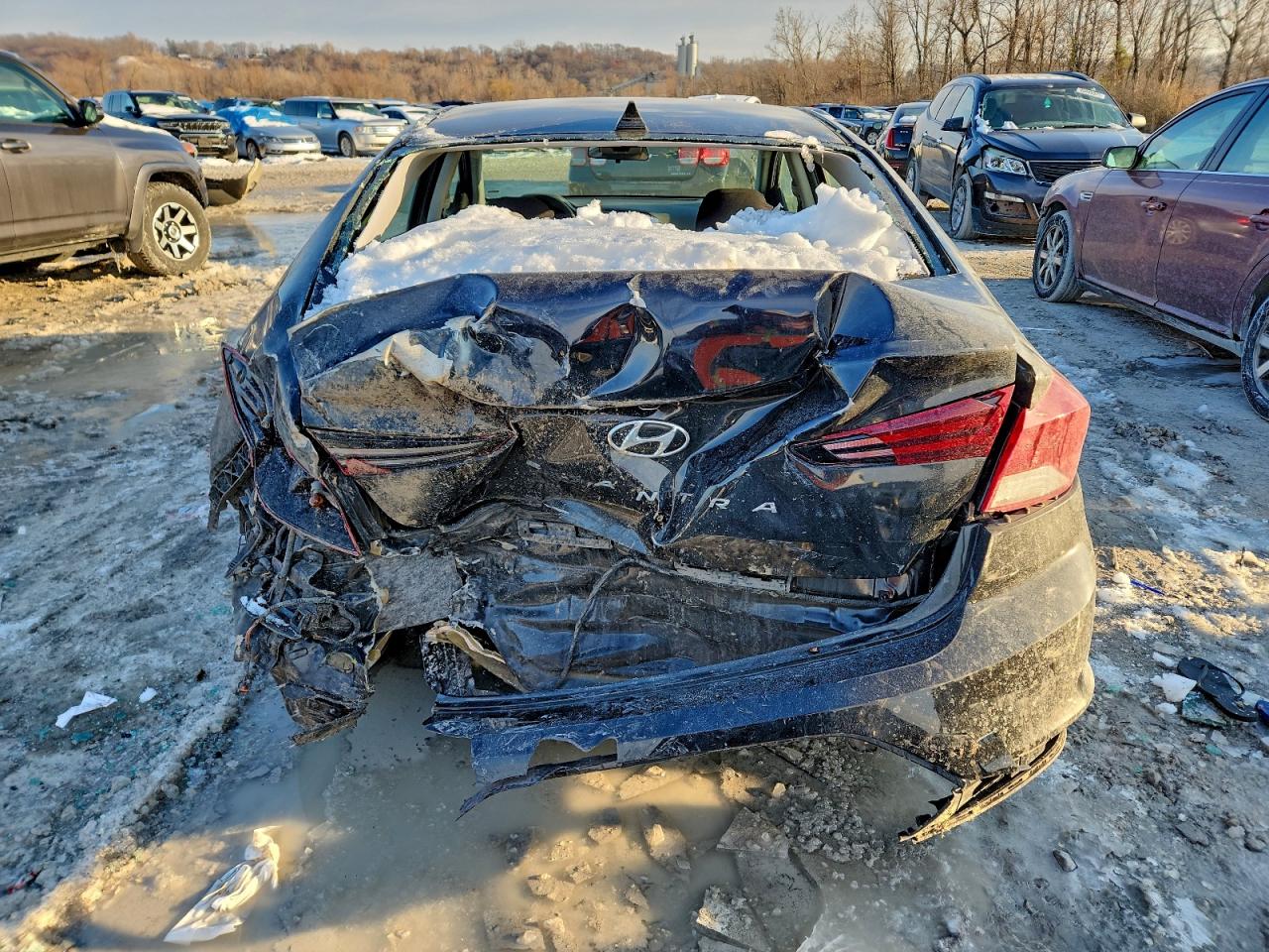 Hyundai ELANTRA Sel Image 2