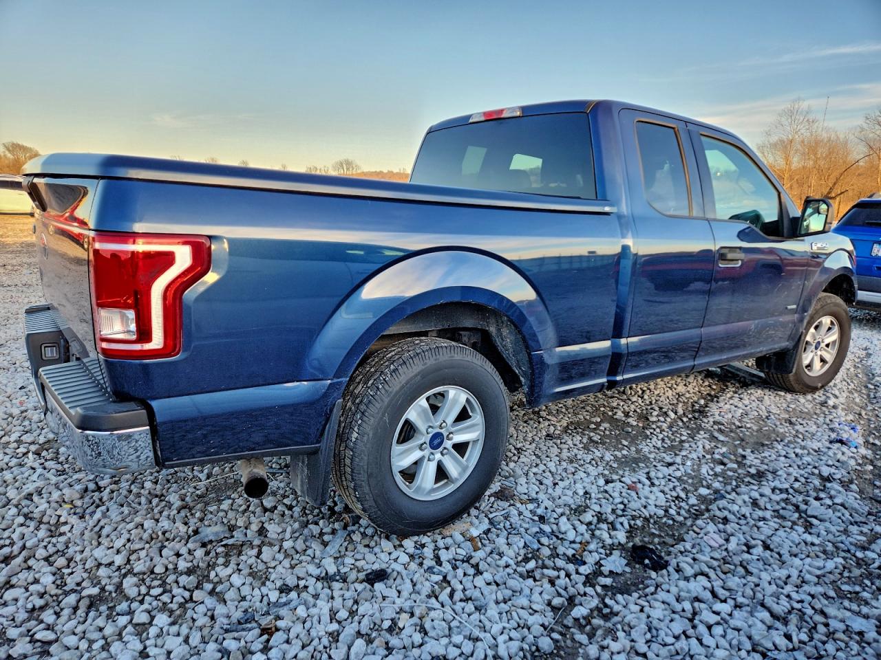 Ford F-150 Super Cab Image 3