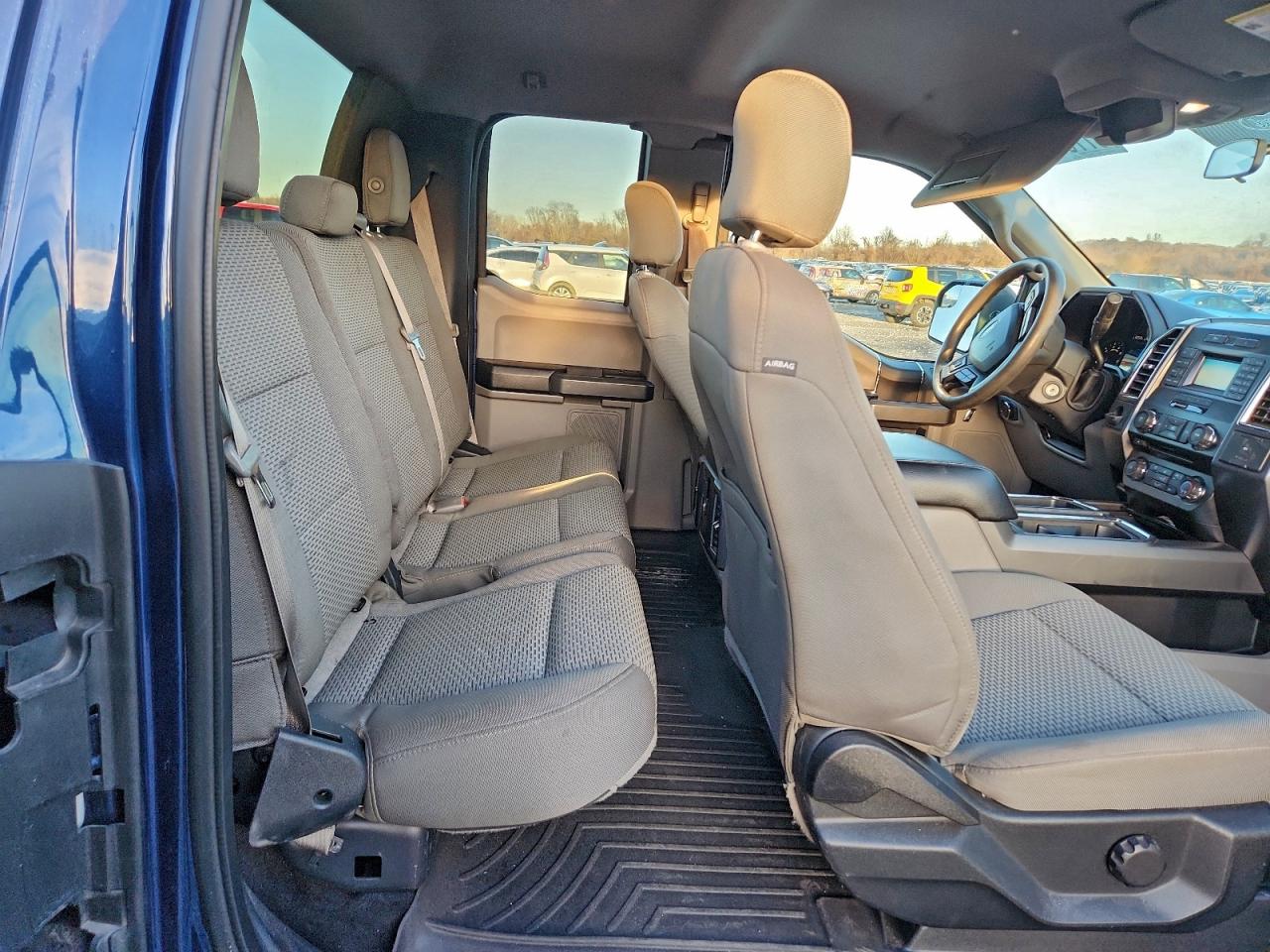 Ford F-150 Super Cab Image 5