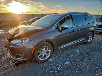  Salvage Chrysler Pacifica