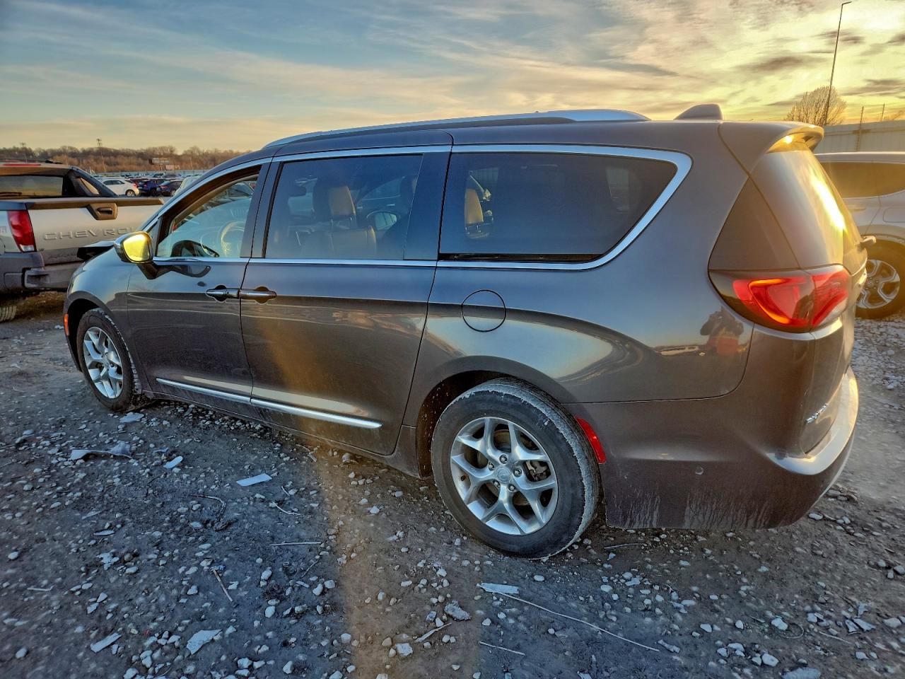 Chrysler Pacifica Limited Image 7