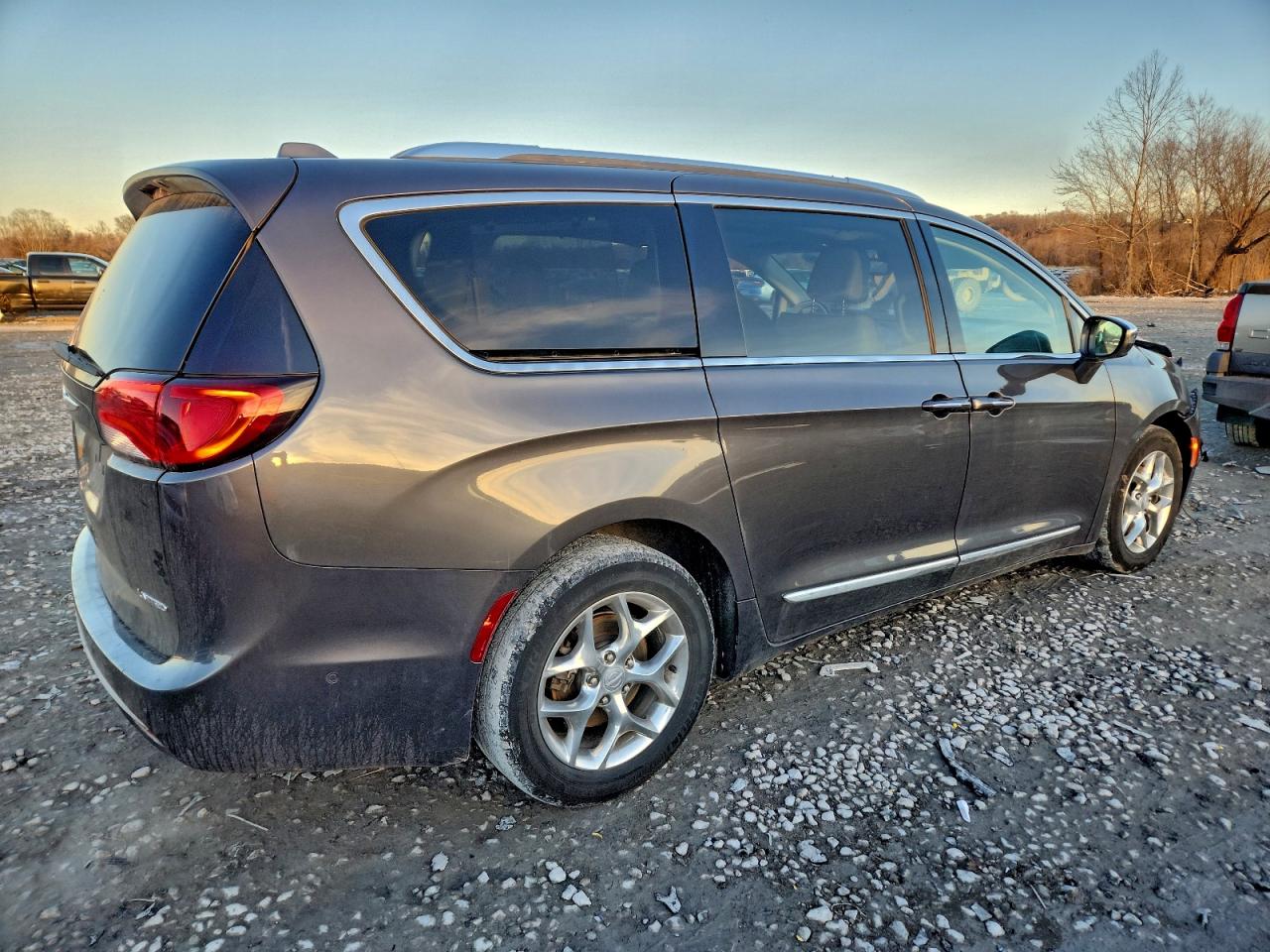 Chrysler Pacifica Limited Image 13