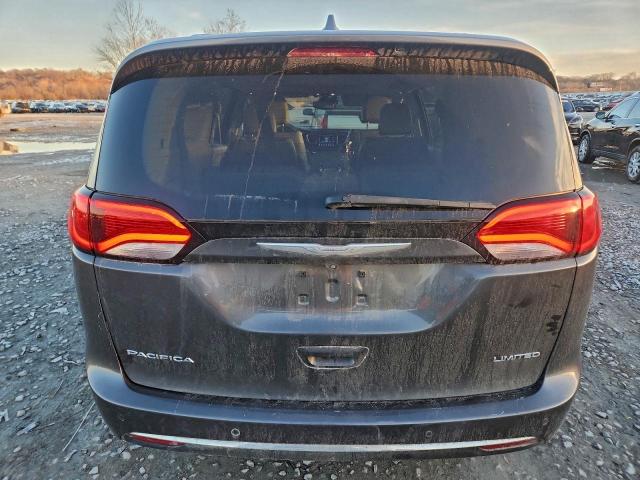 Chrysler Pacifica Limited Image 2