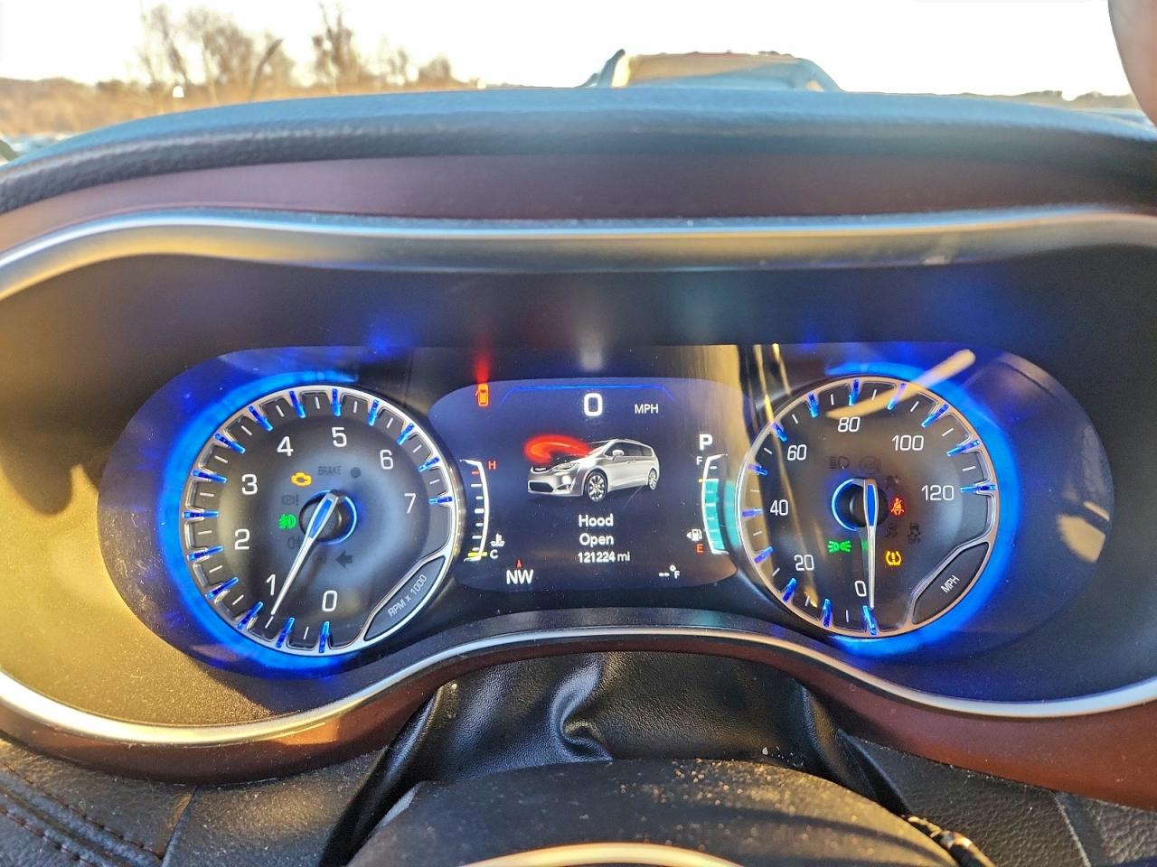 Chrysler Pacifica Limited Image 4