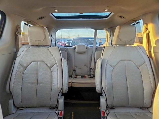 Chrysler Pacifica Limited Image 5