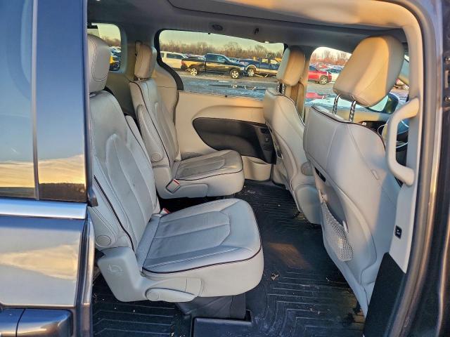 Chrysler Pacifica Limited Image 8