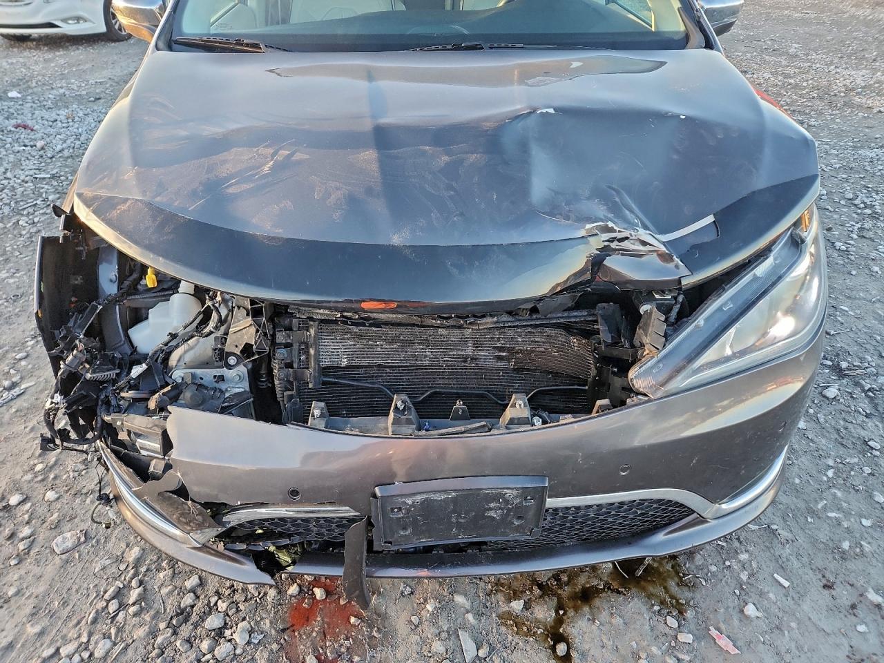 Chrysler Pacifica Limited Image 12