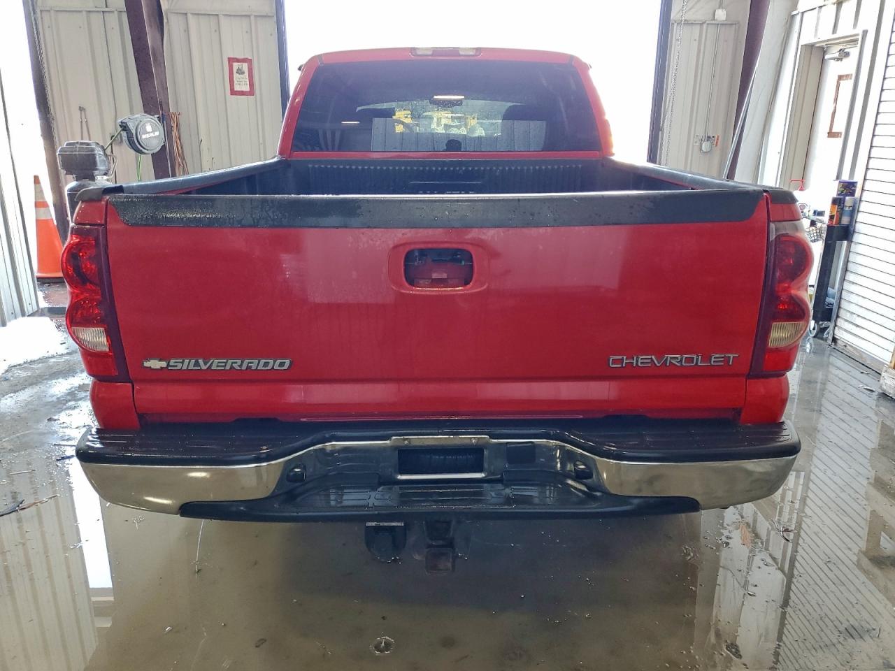 Chevrolet Silverado K1500 Image 3