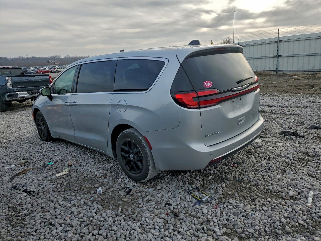 Chrysler Pacifica Touring L Image 2
