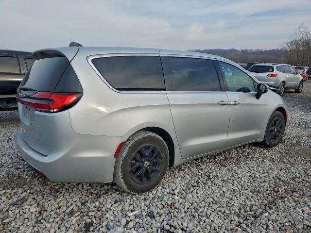 Chrysler Pacifica Touring L Image 4