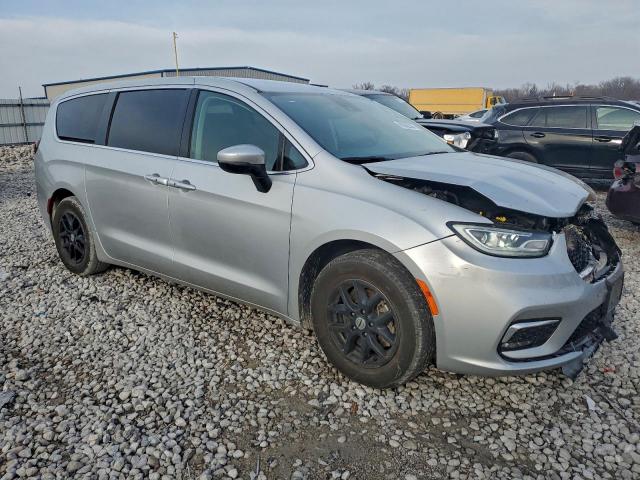 Chrysler Pacifica Touring L Image 3
