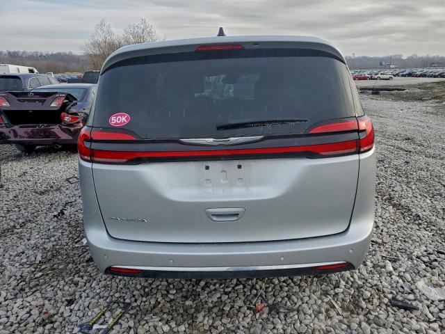 Chrysler Pacifica Touring L Image 5