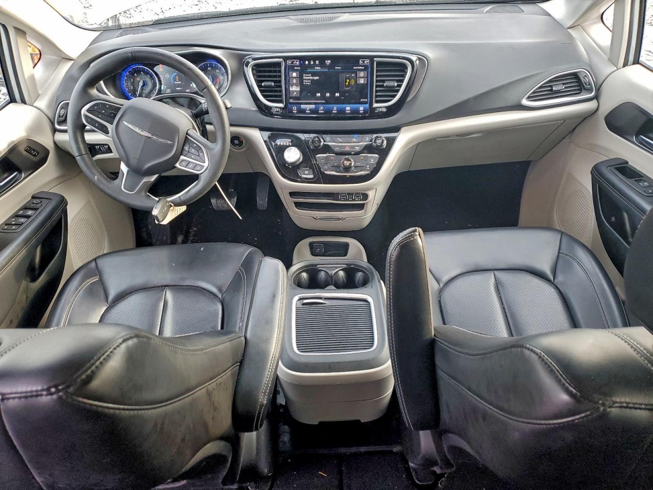 Chrysler Pacifica Touring L Image 10