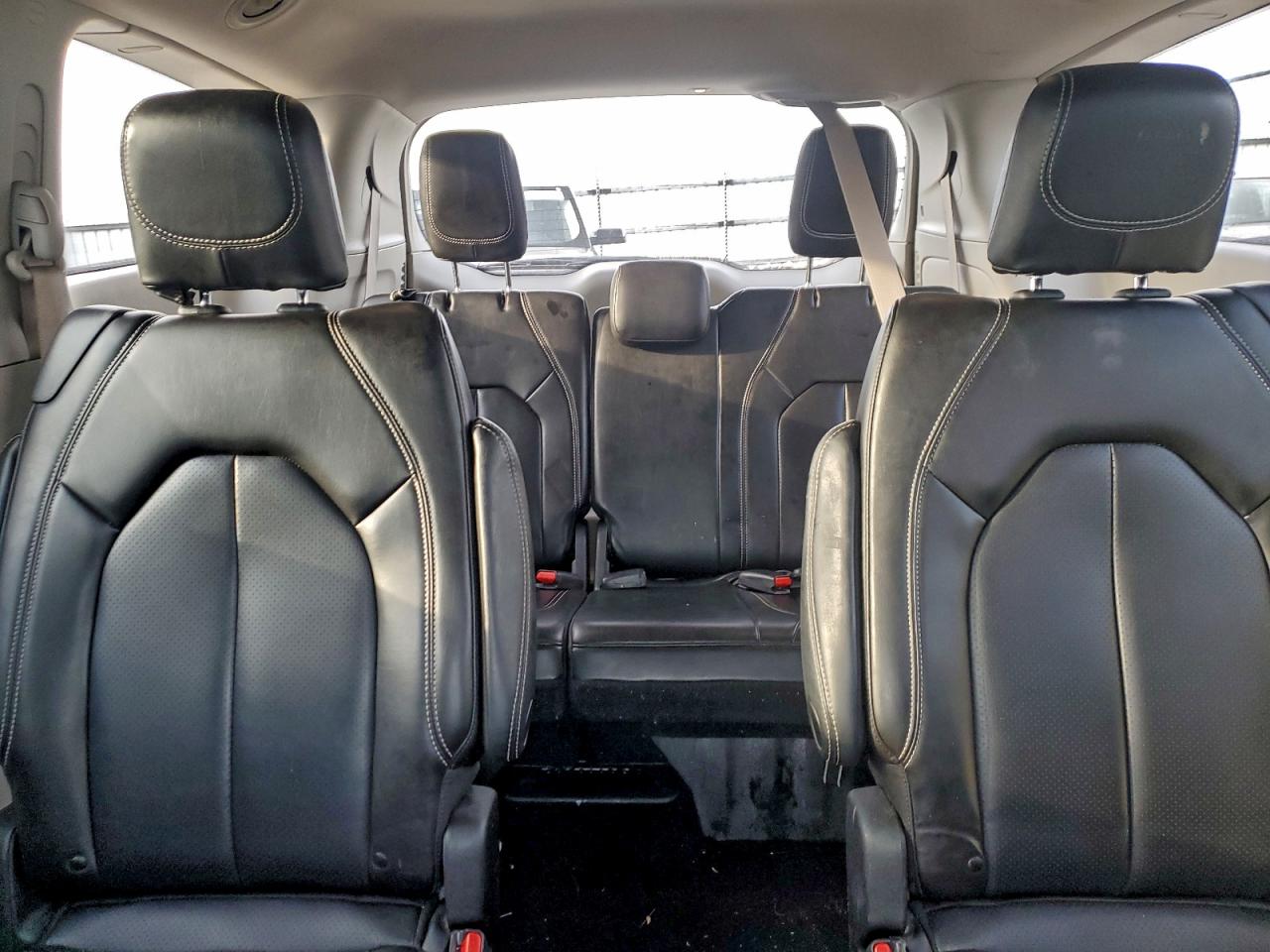 Chrysler Pacifica Touring L Image 13