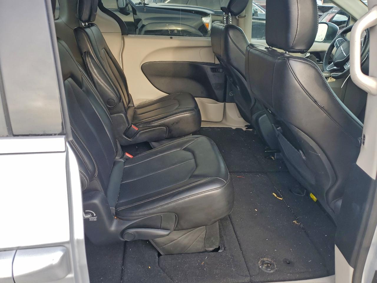 Chrysler Pacifica Touring L Image 6