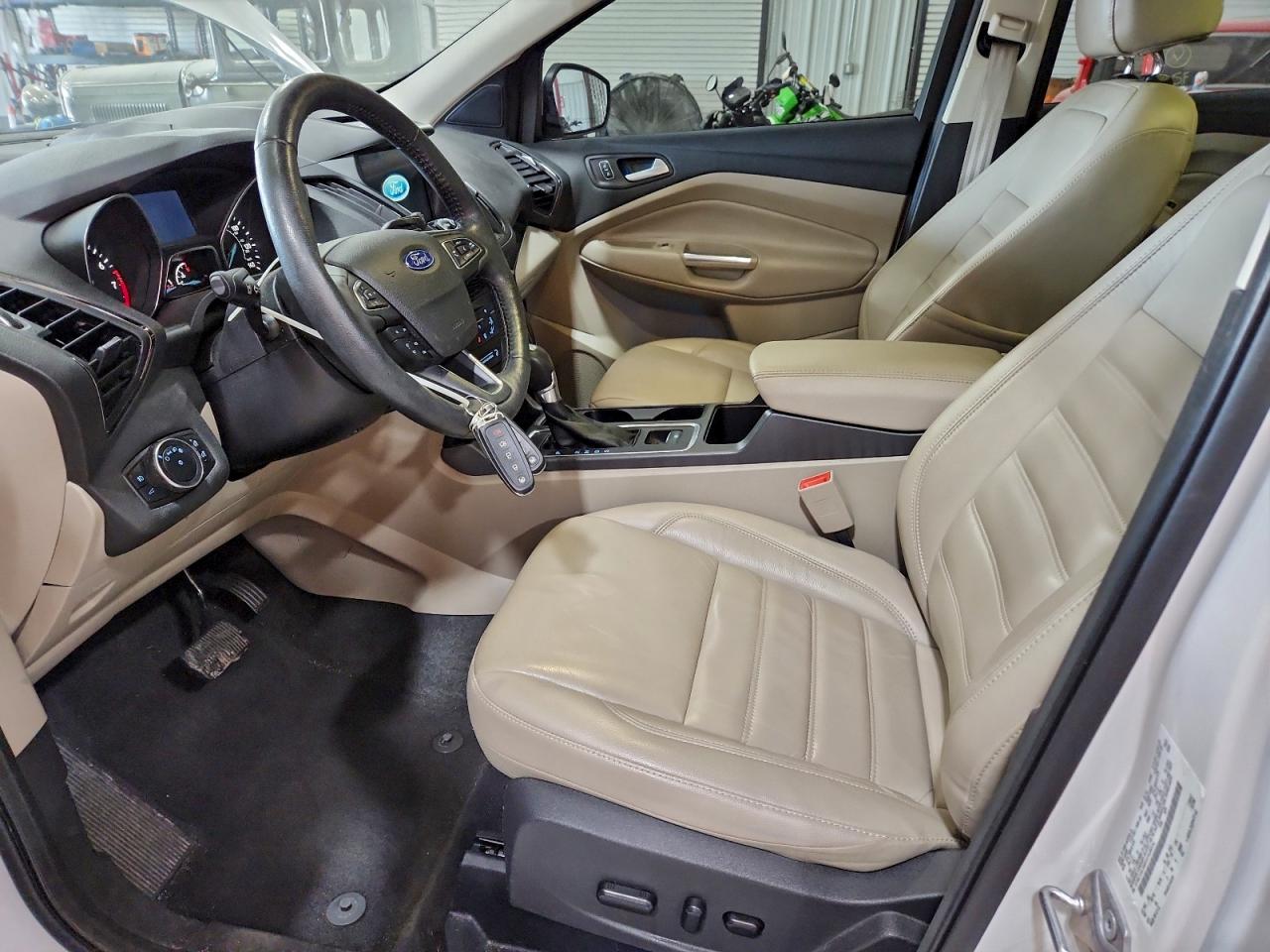 Ford Escape Titanium Image 6