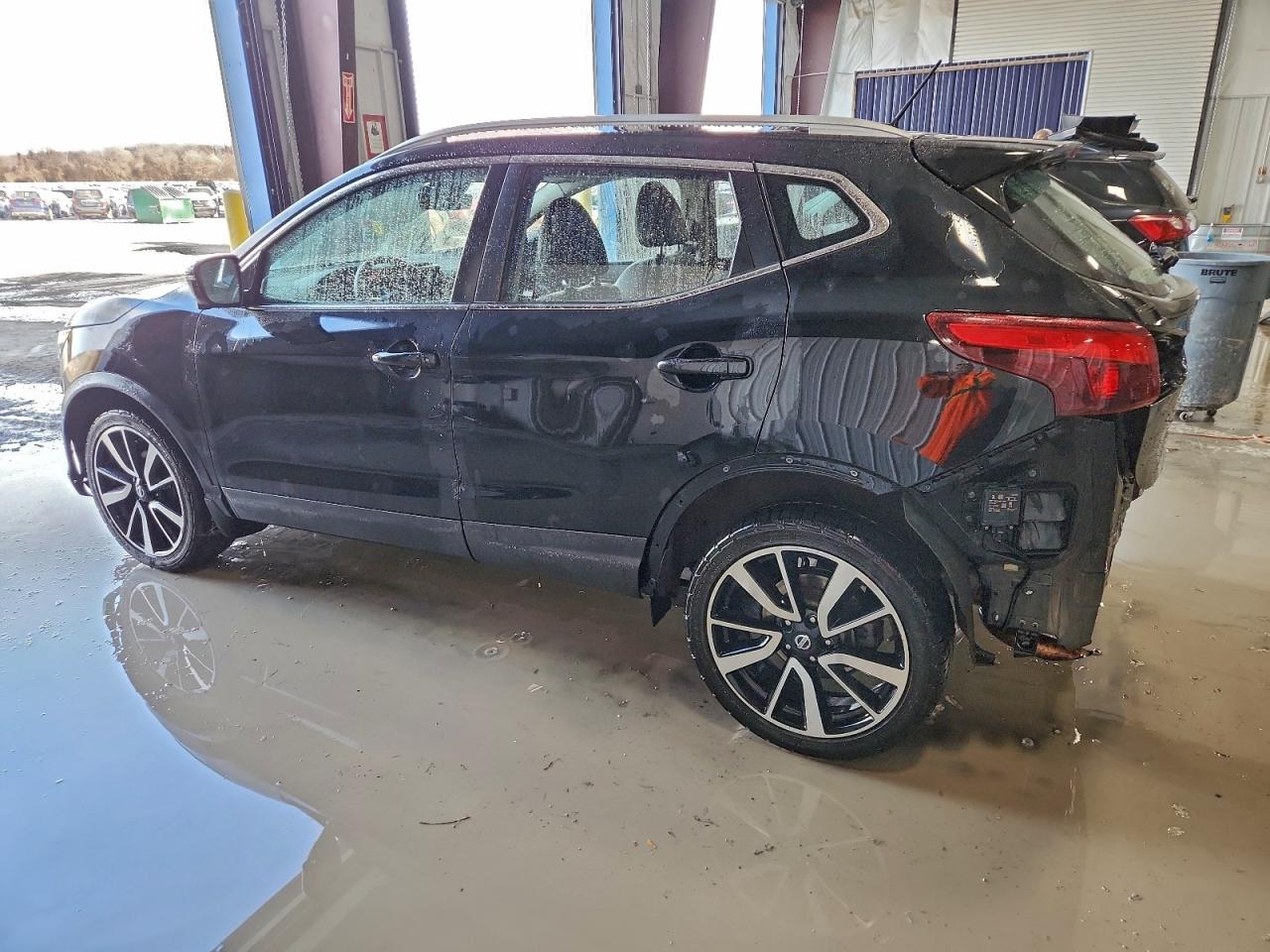 Nissan Rogue S Image 2