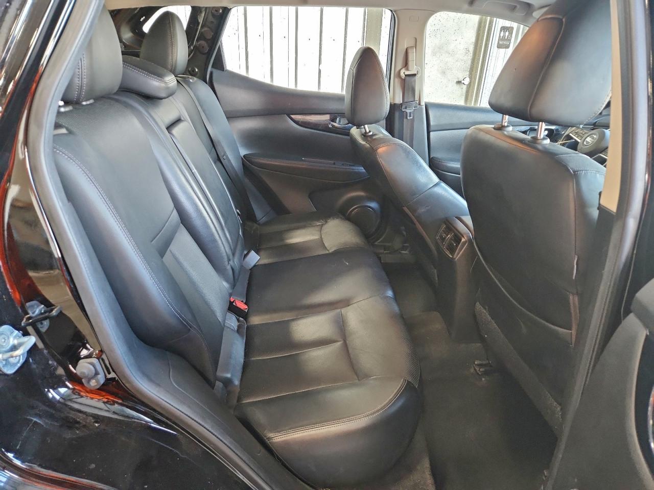 Nissan Rogue S Image 6