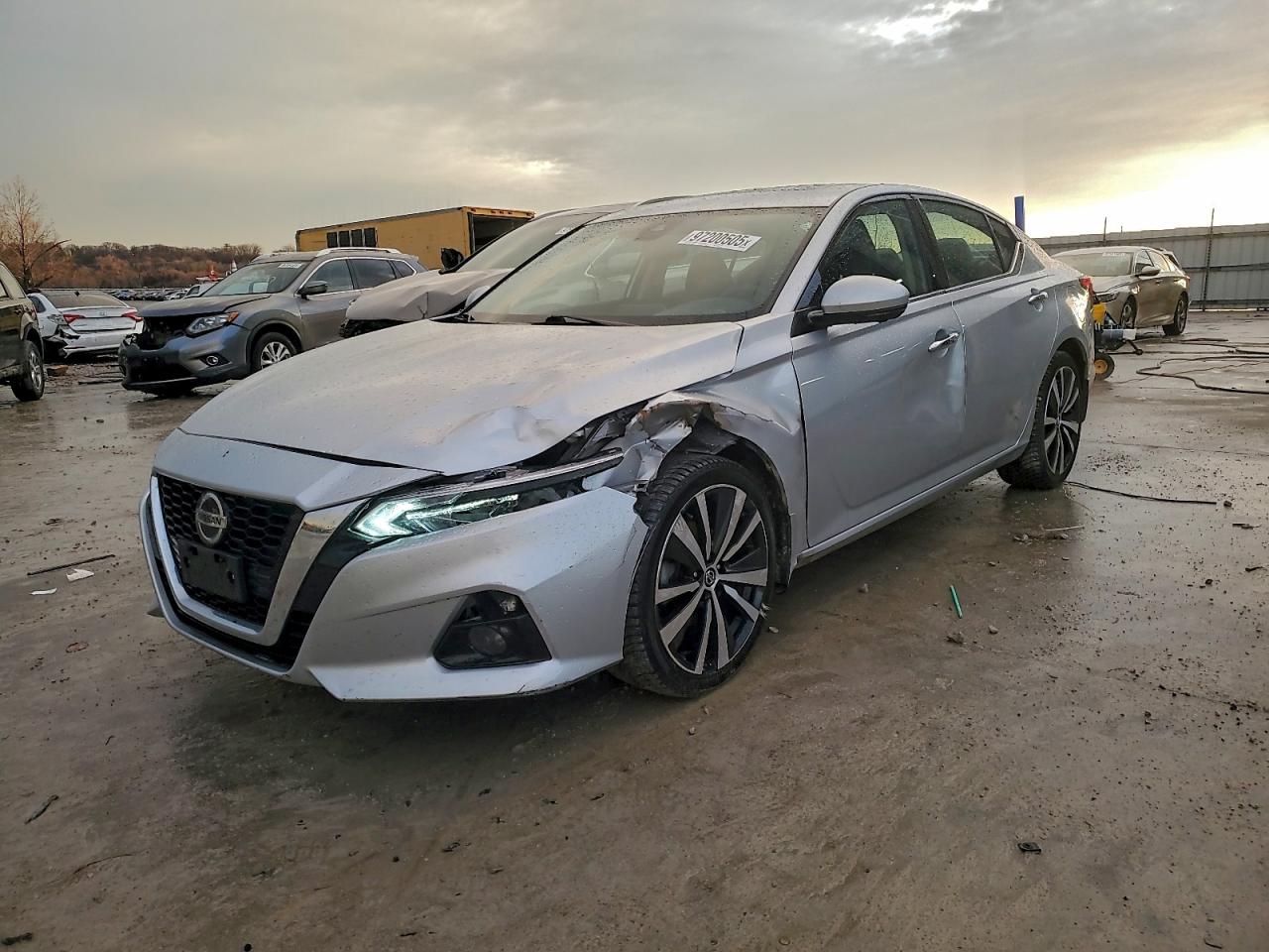 Nissan Altima Platinum Image 1