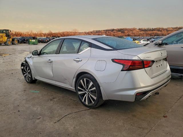 Nissan Altima Platinum Image 9