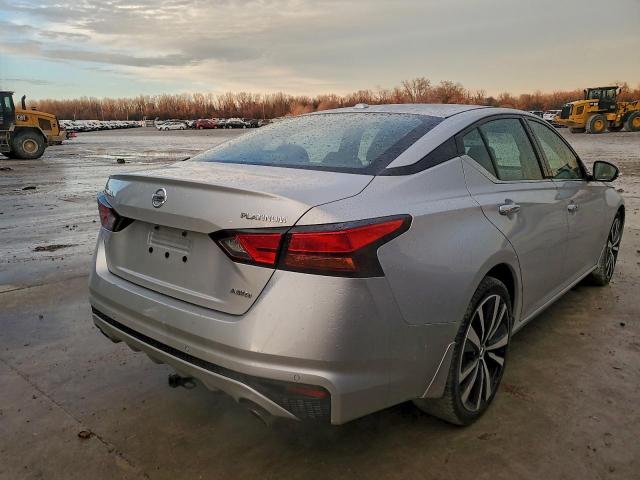 Nissan Altima Platinum Image 12