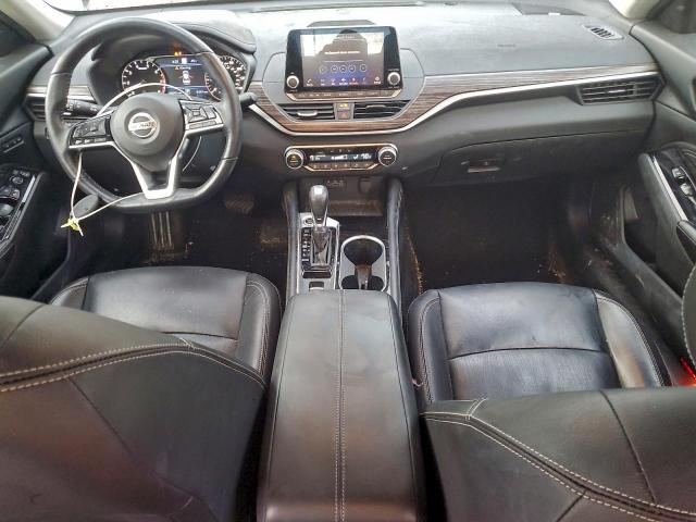 Nissan Altima Platinum Image 4