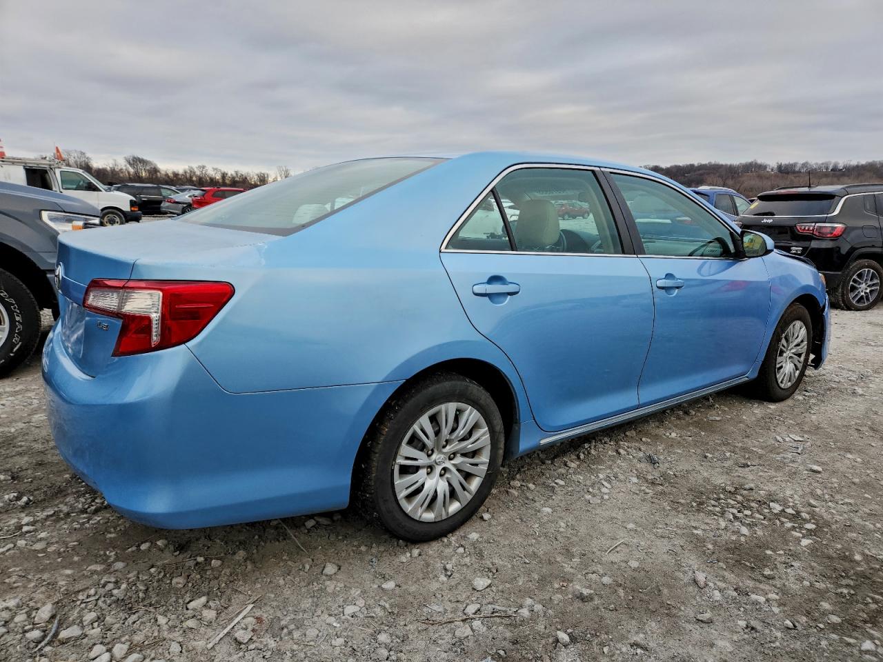 Toyota Camry Base Image 2